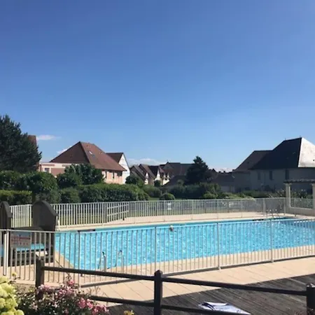 L'alouette Maison 4/5pers Piscine/mer Cabourg A Pied Casa de Férias